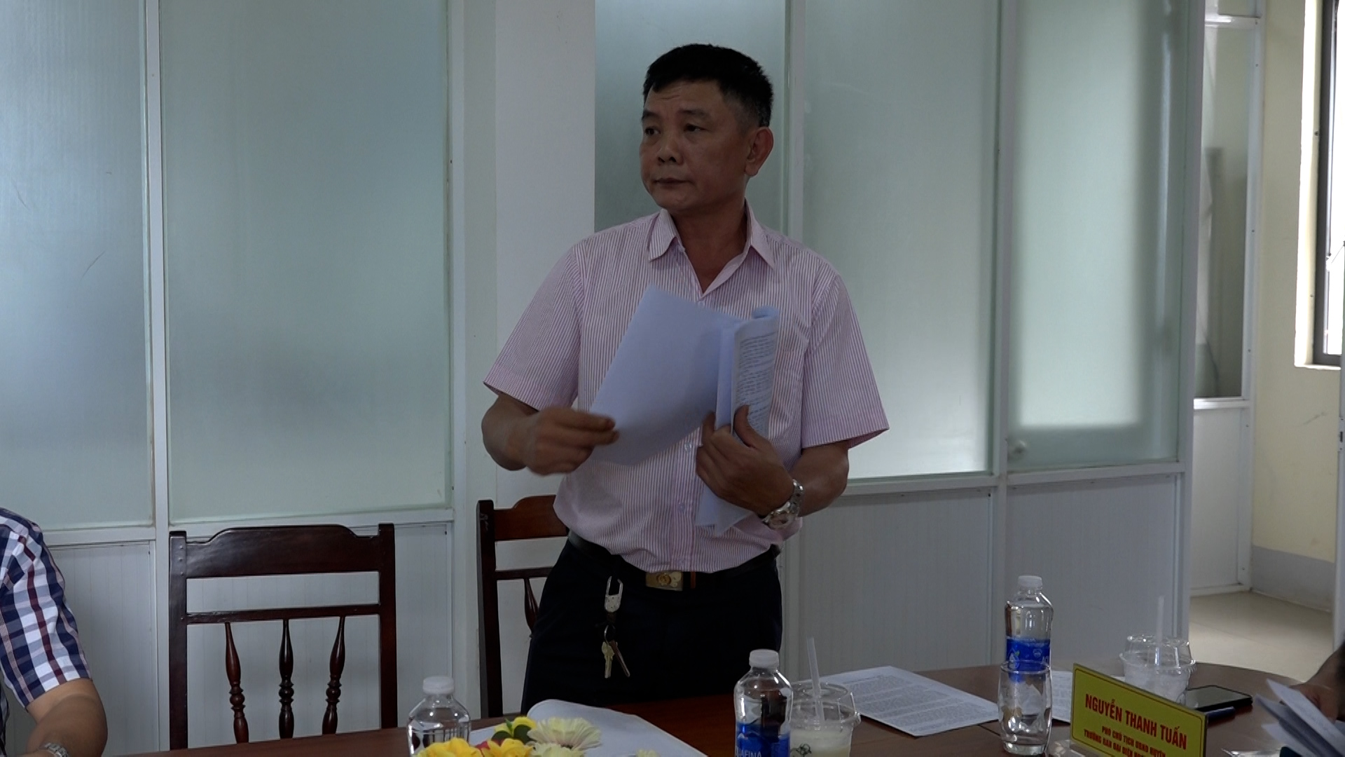 Giám đốc Phòng Giao dịch NHCSXH huyện thông qua báo cáo năm 2024
